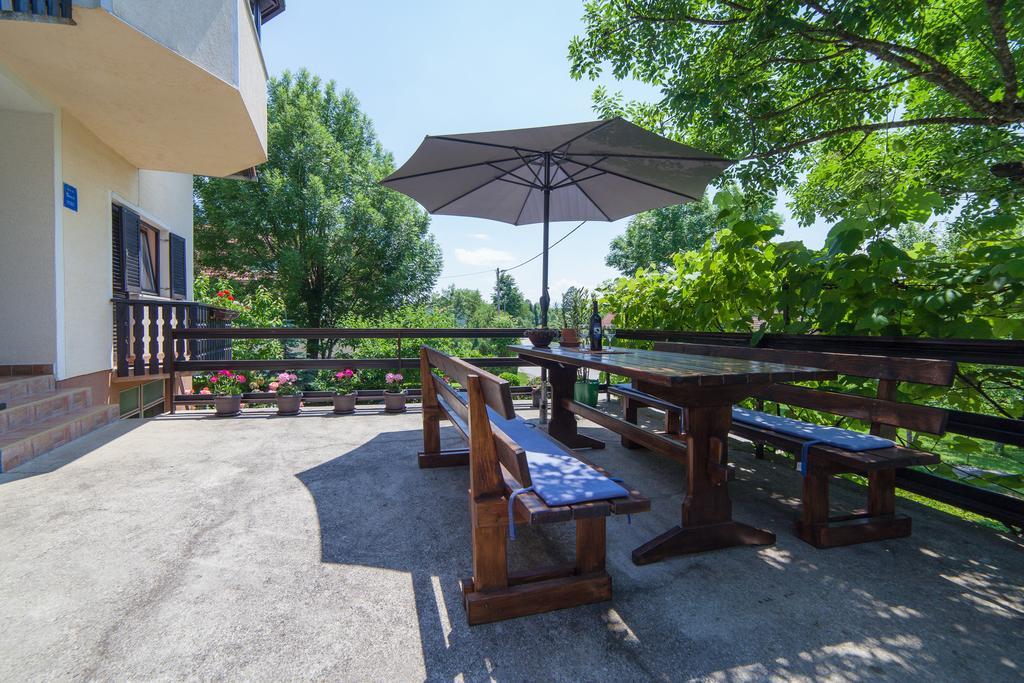 Apartmant & Room Bruna Dreznik Grad ภายนอก รูปภาพ