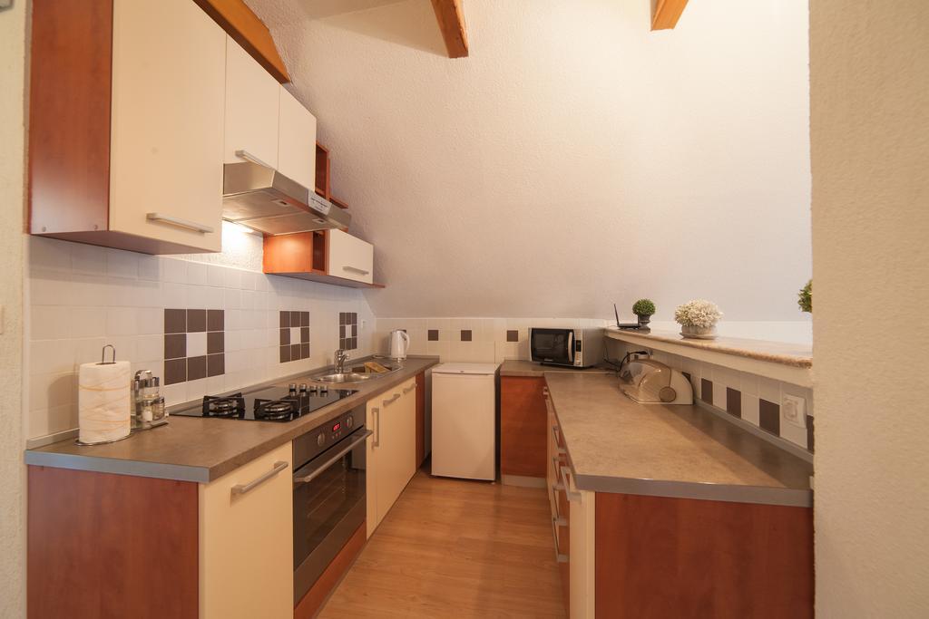 Apartmant & Room Bruna Dreznik Grad ภายนอก รูปภาพ