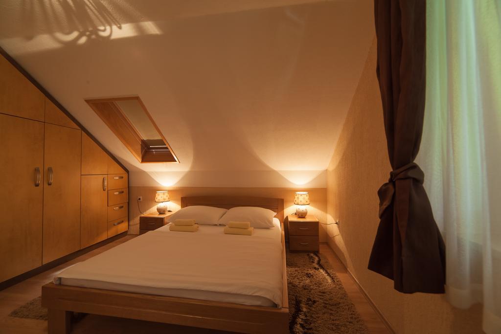 Apartmant & Room Bruna Dreznik Grad ภายนอก รูปภาพ