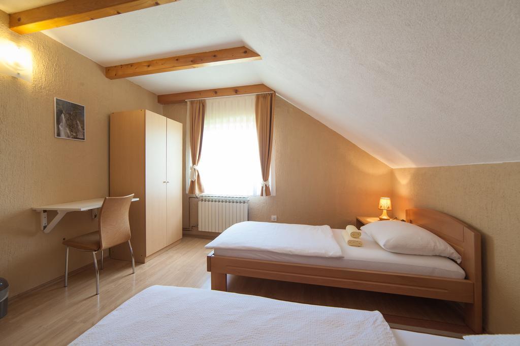 Apartmant & Room Bruna Dreznik Grad ภายนอก รูปภาพ